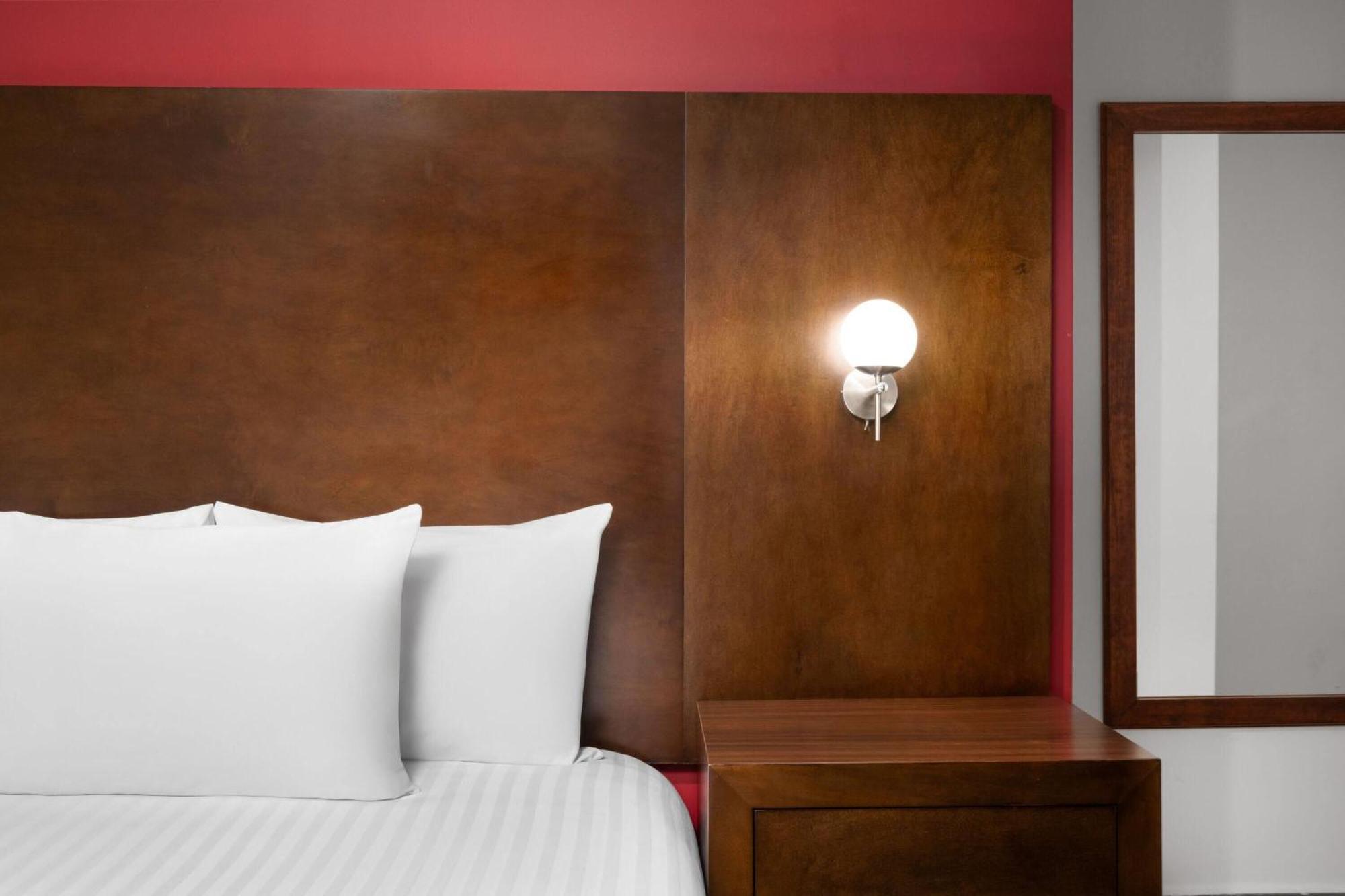 Ramada By Wyndham Tampico Centro Hotel Exterior photo